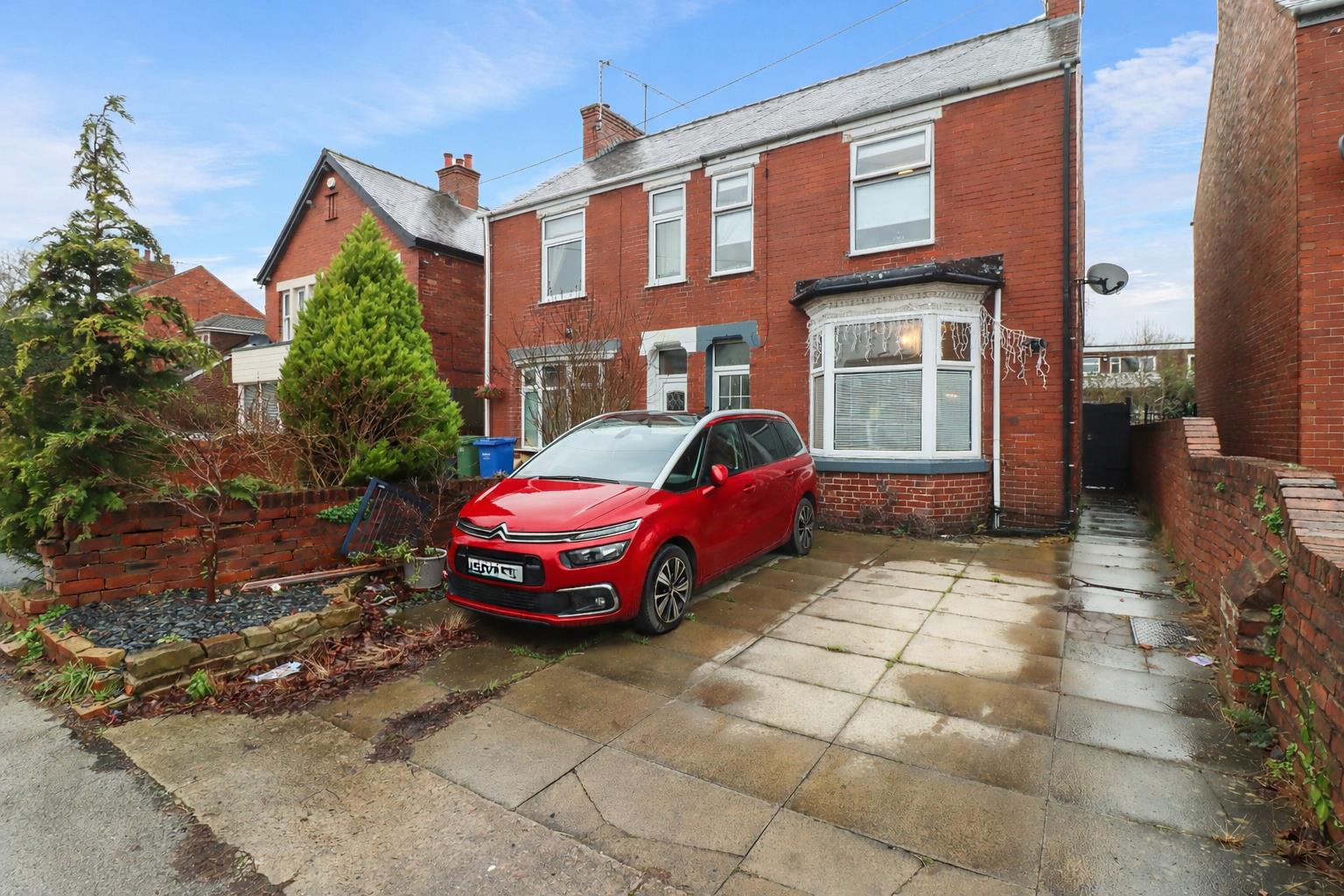 3 bed property in Ashgate Road, Chesterfield